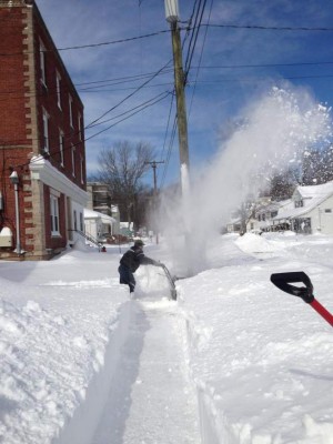 Hondureños disfrutan nevada en EE UU