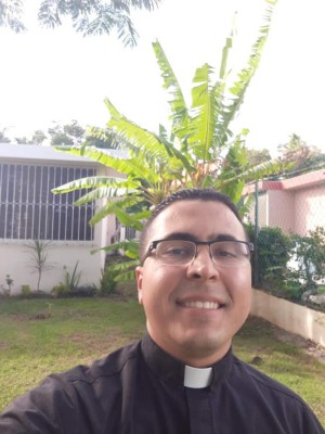 Extrovertido y alegre: Así es el padre que bailó en apoyo a militar despedido