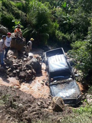 Tres personas muertas al ser arrastradas en vehículo por una quebrada en La Unión, Lempira &nbsp;&nbsp;