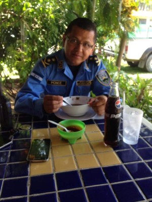 Policía en Cortés realizó un extraordinario acto de solidaridad y este hecho se viraliza