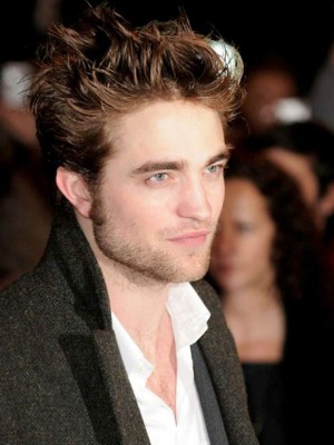 El extraño corte de cabello de Robert Pattinson