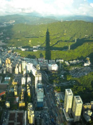 Ascenso al cielo en 40 segundos en la Torre 101 Taipéi