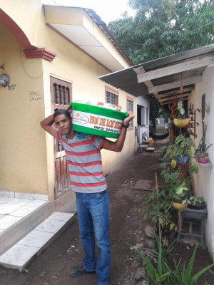 Joel Urbina, el hondureño que vendiendo pan se convertirá en ingeniero