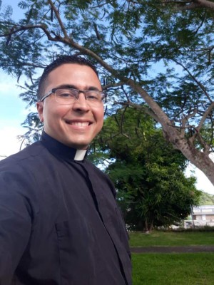 Extrovertido y alegre: Así es el padre que bailó en apoyo a militar despedido