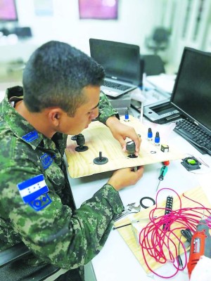 Robot antibombas de la Fuerzas Armadas está listo para entrar en acción