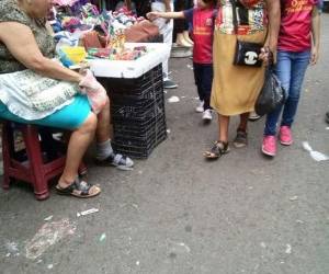 La venta de pólvora en la capital se realiza sin ninguna mesura. Los comerciantes ofertan todo tipo de explosivos (Foto: EL HERALDO)