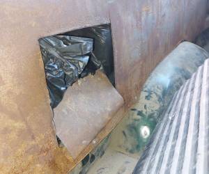 Transitaba por las calles de La Ceiba como un conductor más, pero entre la estructura del vehículo transportaba decenas de paquetes de droga. Aquí los detalles del caso.