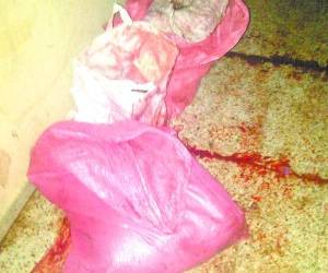 En una casa abandonada de dos plantas fue descubierto el cuerpo mutilado de un hombre en la colonia Soto, de Comayagüela.