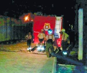 Una unidad de bomberos acudió a Renaciendo.