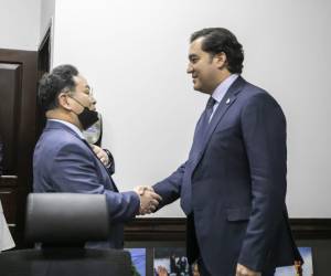 El presidente de Samsung Latinoamérica, Hong Sang Jo, fue recibido por el secretario privado de la Presidencia de Honduras, Héctor Manuel Zelaya Castro.