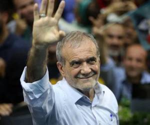 El presidente de Irán tiene 70 años y se obtuvo su puesto hace un año, tenía una esposa y un hijo, pero murieron en un accidente automovilístico.