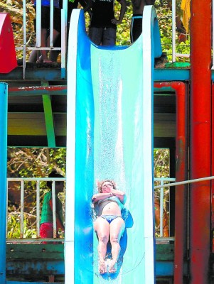 Las sirenas que reciben sol en las playas y balnearios