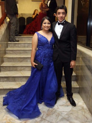 La International School despidió a sus seniors con un digno festejo