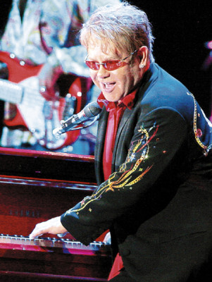 El inglés Elton John inicia en México su gira mundial