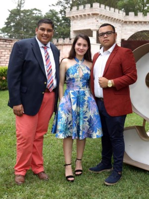 noche de recuerdo entre compañeros