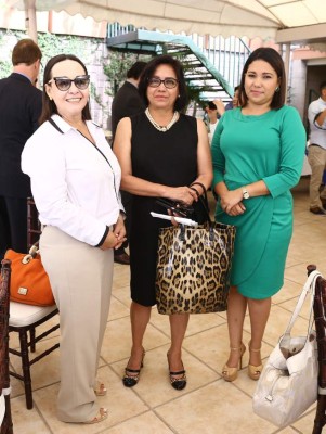 Desayuno para periodistas en casa del embajador estadounidense James Nealon