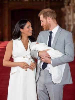 FOTOS: Así han sido presentados los bebés de la familia real británica