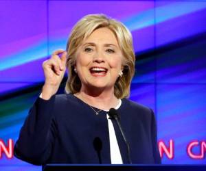 Así ‪Hillary Clinton‬ dominó primer debate de los demócratas.