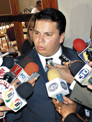 Tres piezas clave del gabinete económico salen del gobierno del presidente Porfirio Lobo