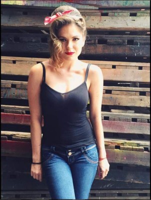 Zoraida Gómez ex RBD presume sensual cuerpo en traje de baño