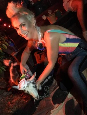 Ella era Halyna Hutchins, estrella de la fotografía que Alec Baldwin mató por accidente