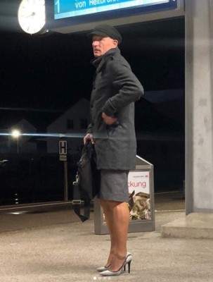 Mark Bryan, el hombre que rompe estereotipos con faldas y tacones (FOTOS)