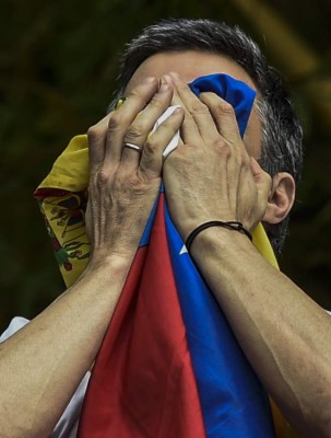 FOTOS: El rostro de Leopoldo López tras salir de la cárcel