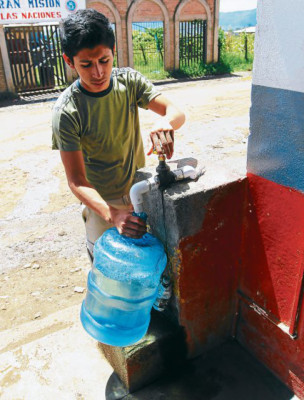 Aguas de San Miguel podría reemplazar al SANAA