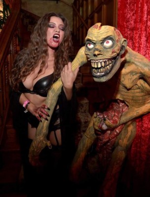 Así fue la fiesta de Halloween en la mansión Playboy