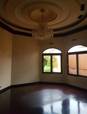 Encuentran autos clásicos y de lujo a narco hondureño preso en Estados Unidos