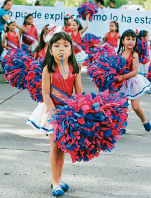 Preescolares llenan de patriotismo la capital