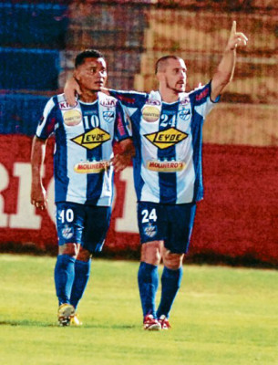 Victoria vence al Vida 3-2