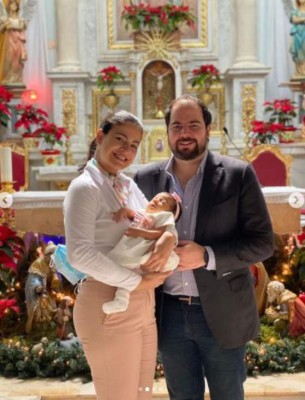 Samantha Velásquez, reluciente y estilizada, al regresar a la TV tras embarazo (FOTOS)