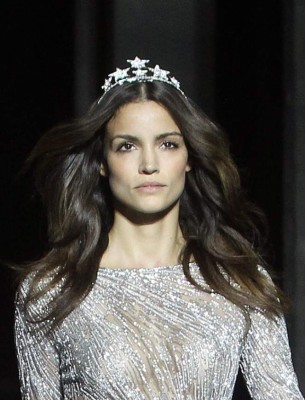 La alta costura seduce con propuestas extravagantes