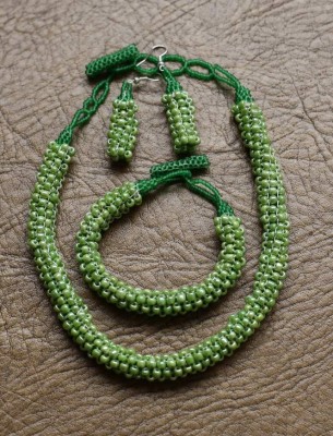 Piezas creativas tejidas con mostacilla