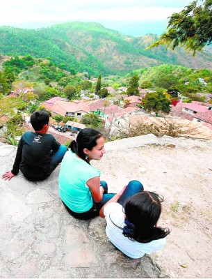 Sublime devoción y fervor al Cristo Negro