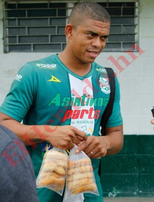 Luis Castro: El jugador de Platense que vende donas para apoyar a una noble causa