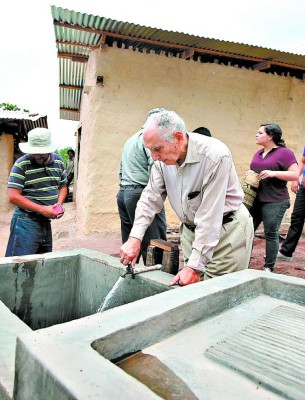 Por Larach y Cía. y Hábitat, tolupanes tienen casas dignas