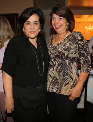 Cena diplomática con aires benéficos