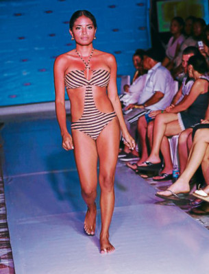 Seductor desfile de trajes de baño