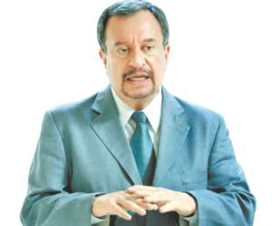 Marcial Solís es el titular de la Junta Interventora de la UNA.