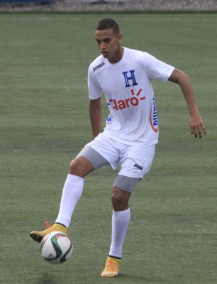 El volante Devron García a prueba en el Benfica