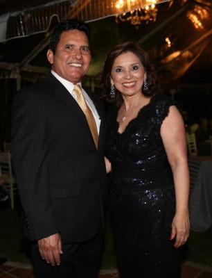 Cumplen promesa de amor ante las leyes civiles