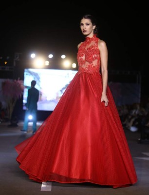 Diseñadores catrachos muestran bocetos de las tendencias que se verán en las próximas fiestas prom