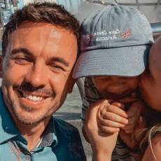 Frankie Muniz compartió el sábado en Instagram una serie de fotografías junto a su esposa Paige Price, de quien anunció su separación en julio, y su hijo Mauz, de cinco años