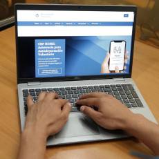 A la aplicación se puede acceder mediante la web o descargándola en el celular. Además, los hondureños que retornan voluntariamente son beneficiados con el programa “Hermano, Hermana, Vuelve a Casa.