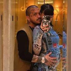 En la industria musical, las disputas personales suelen trasladarse inevitablemente al ojo público, generando intensos debates en torno a la vida privada de los artistas. Esta vez, la controversia gira en torno a Christian Nodal y su expareja, la cantante argentina Cazzu.