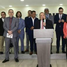 El pleno de consejeros del Consejo Nacional Electoral (CNE) conoció la propuesta de reforma a la Ley Electoral presentada por una comitiva de exautoridades del antiguo TNE, TSE y CNE el 23 de julio de 2026.