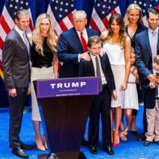 La familia del candidato republicano, Donald Trump, antes de que él se involucrará en la política con su presidencia en 2017-2021, ya había captado la atención mediática en Estados Unidos gracias a su imperio multimillonario y su reconocida marca.