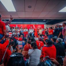 El partido de gobierno se mantiene en tercer lugar en la contienda presidencial.